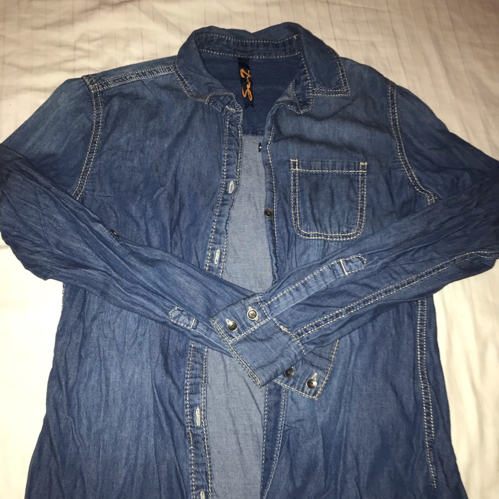 BlueJean-Looking Button up